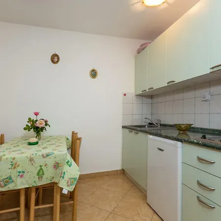 Karmen 1 Apartment Funtana