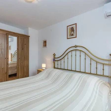 Karmen 1 Apartman *