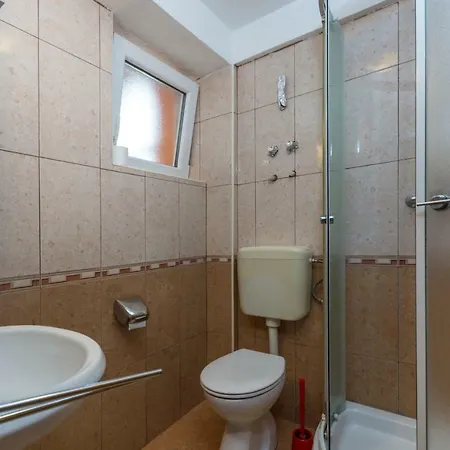 Karmen 1 Apartman *